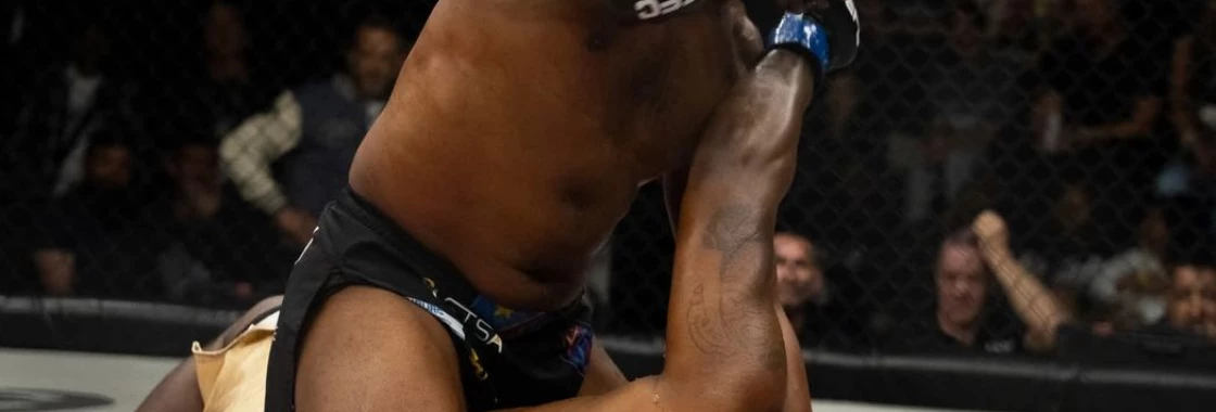 Elvis Moyo Looses Belt to HHH